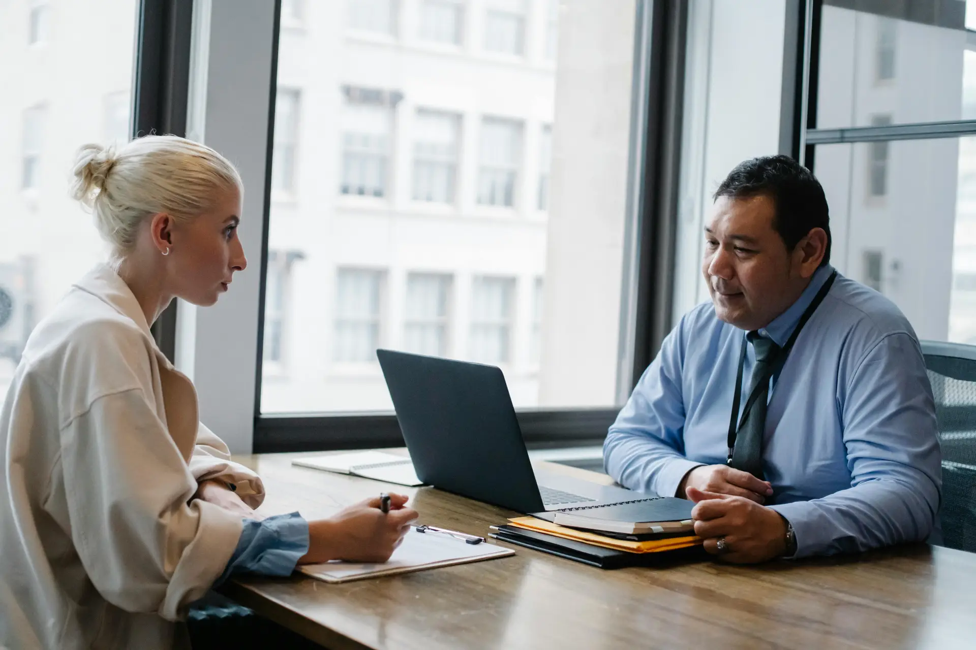 what does an employment lawyer do