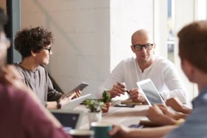 what does an employment lawyer do